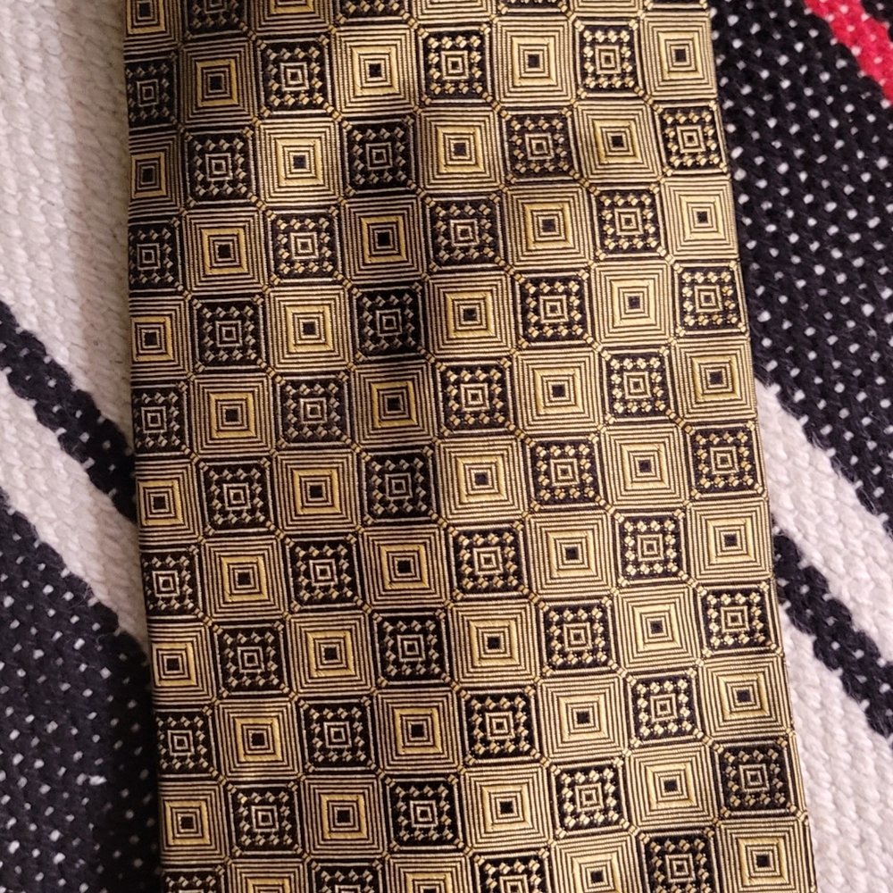 Beautiful hand made silk tie